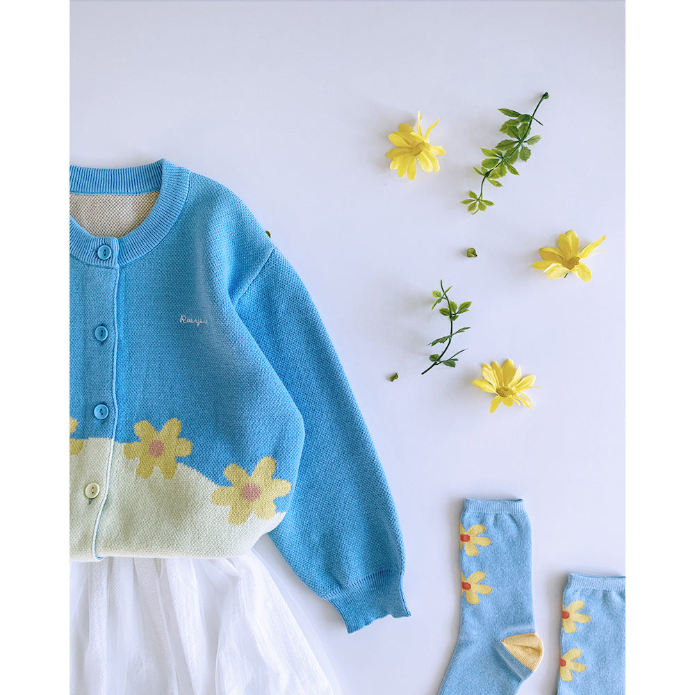 Lovely  blooming flower knitted cardigan