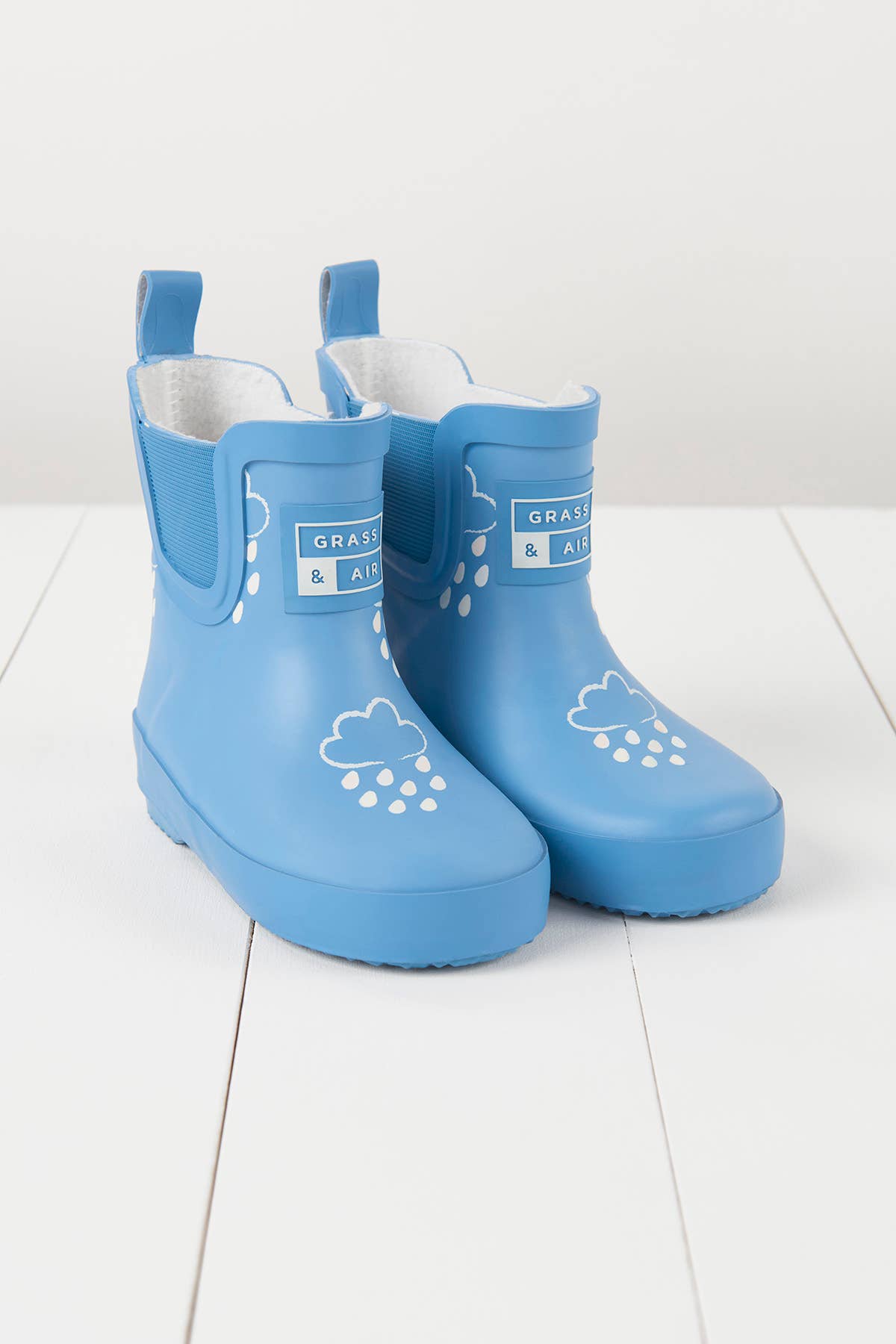 Cornflower Blue Short Colour-Changing Kids Wellies: UK11