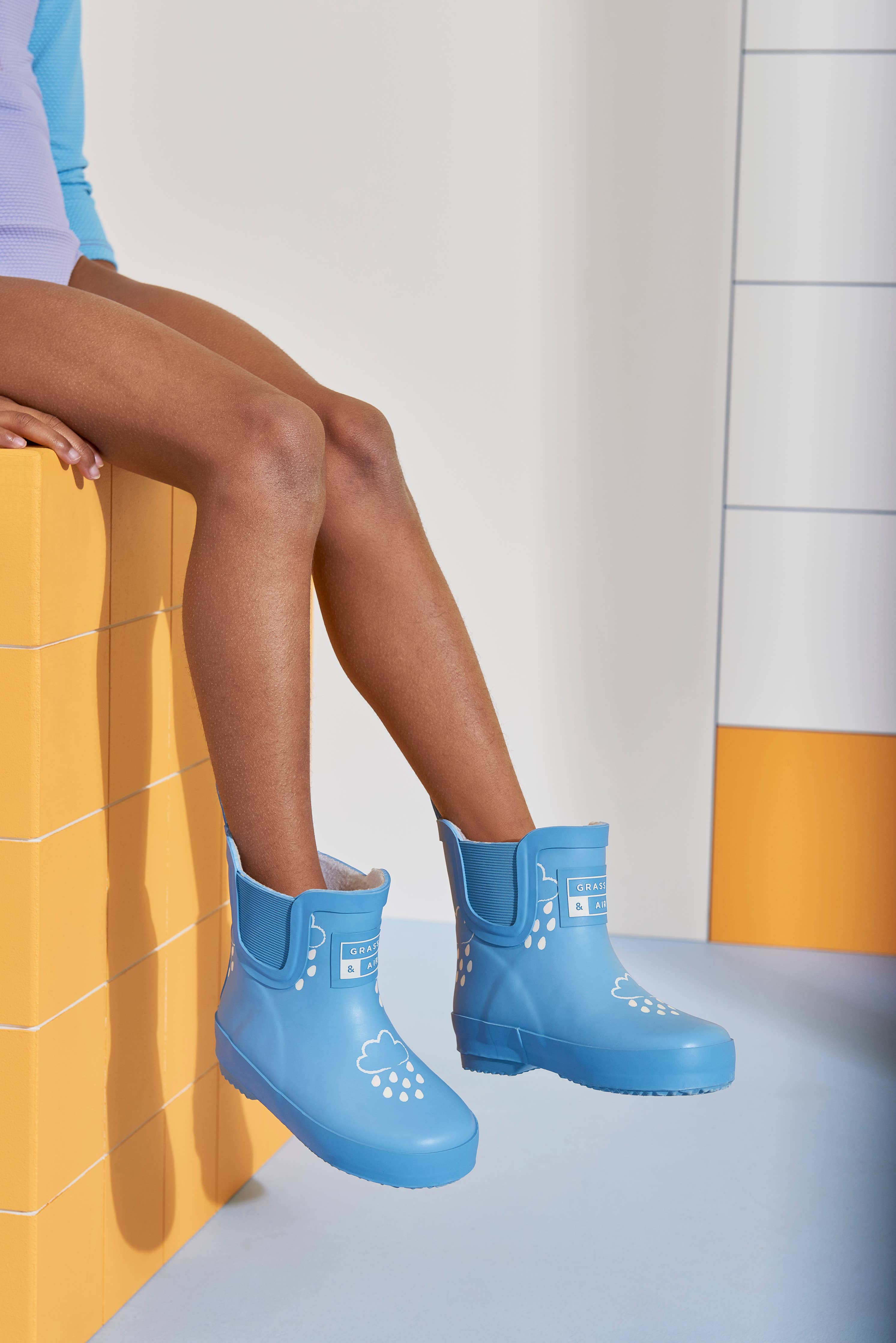 Cornflower Blue Short Colour-Changing Kids Wellies: UK11